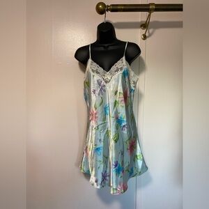 VTG Morgan Taylor -Floral Lace Trim Nightgown